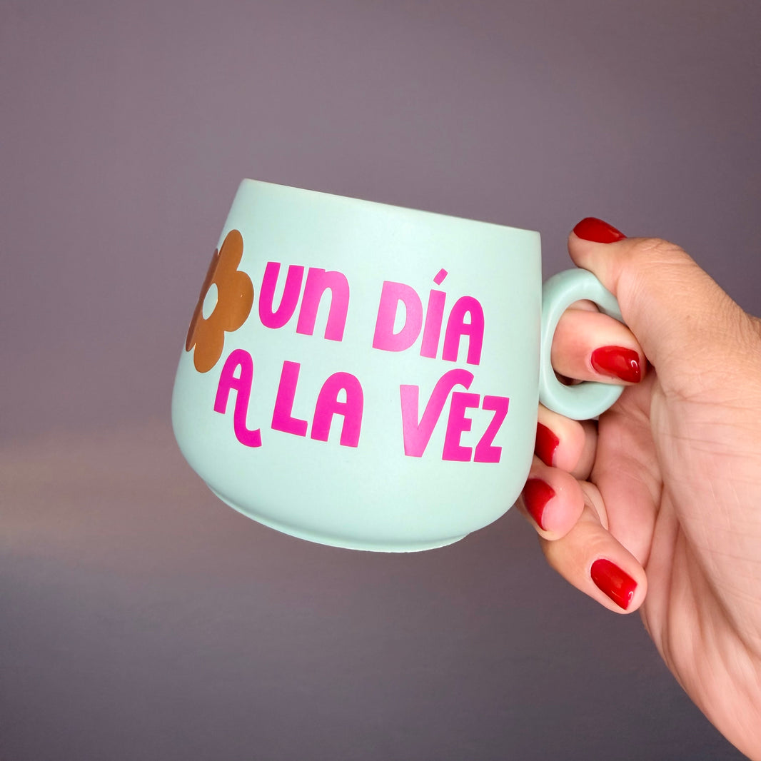 Un día a la vez Mug